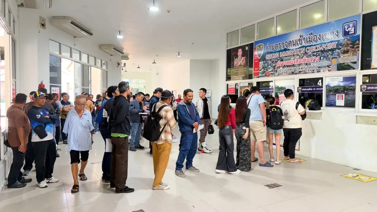 แรงงานไทยในมาเลเซีย ทยอยกลับบ้านมาเลือกตั้ง หวังรัฐบาลใหม่พัฒนาประเทศให้ดีขึ้น