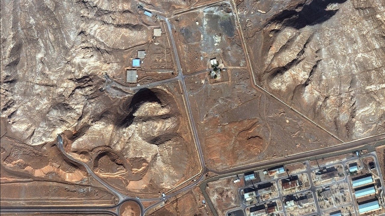 ภาพถ่ายดาวเทียมเผย อิหร่านเสริมฐานใต้ดินใกล้โรงงานนิวเคลียร์