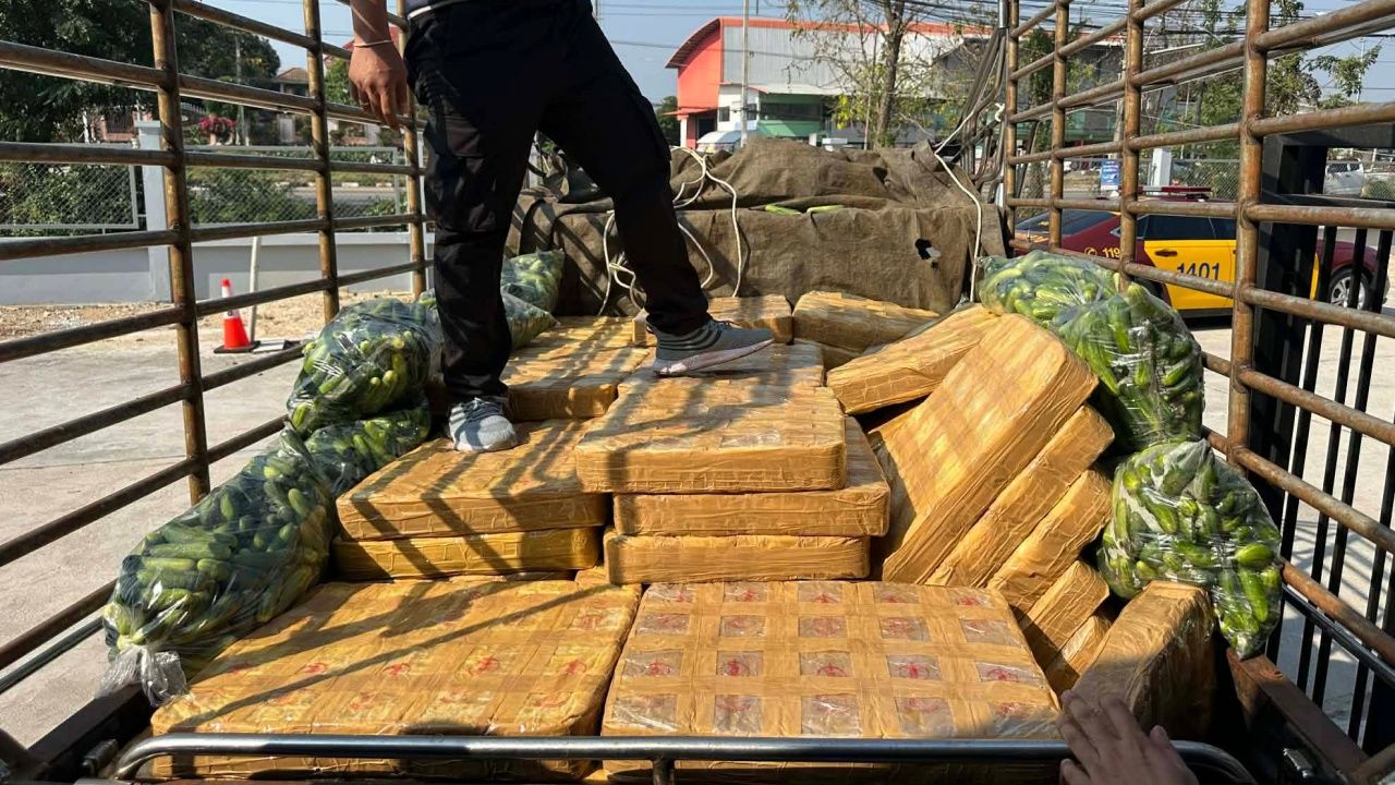 ยาบ้าบิ๊กลอต 10 ล้านเม็ด ซุกกระบะคอกบรรทุกแตงกวา 'ตาก'ไป 'นครสวรรค์' ค่าส่ง 4 พันบาท