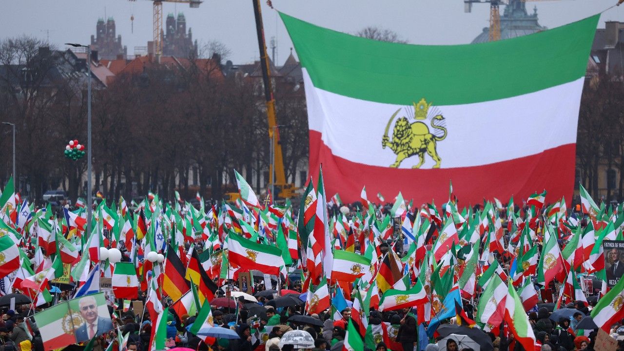 ม็อบมิวนิกนับแสนรวมตัวหนุน 'มกุฎราชกุมารปาห์ลาวี' จี้โลกกดดันอิหร่านเปลี่ยนระบอบ