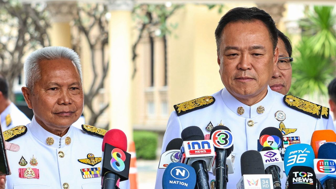 'อนุทิน' มอบ 'โสภณ' นำประชุม ครม. ส่อไม่ได้คุย 'ธรรมนัส' เรื่องจัดตั้งรัฐบาล