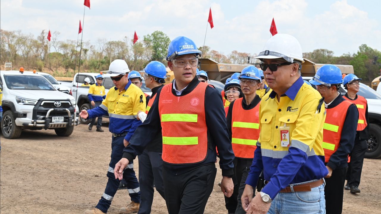 'ธนกร' บุกเหมืองทองอัครา ยุติพิพาทจบด้วยดี จี้คุมเข้มสิ่งแวดล้อม