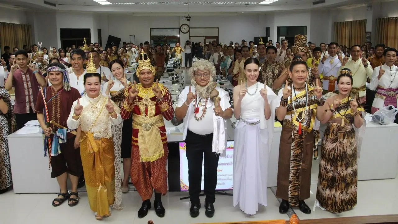 ผู้ว่าฯ ร้อยเอ็ด ปลื้มใจไวรัลชุดประชุม 'งานบุญผะเหวด' หวังผลักดันไปสู่ระดับโลก