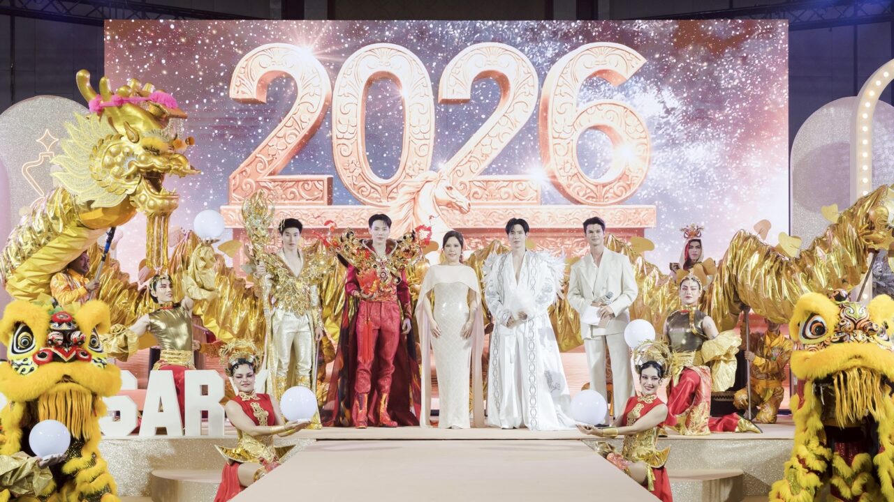 'ฟิล์ม-ต้าห์อู๋-ออฟโรด' แท็กทีมฉลอง 25 ปี 'กรุงทองพลาซา'