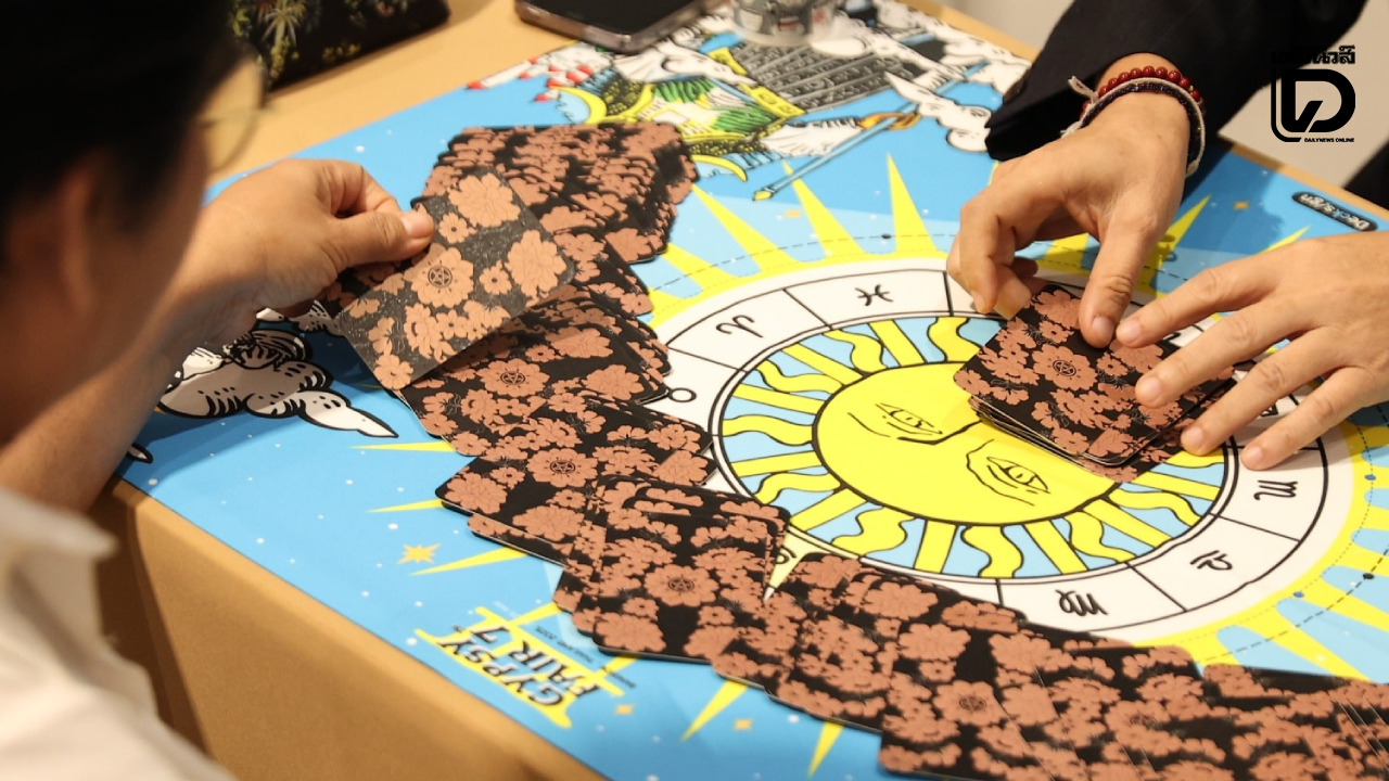 ดูดวงกับ 40 หมอดูดังพร้อมทำบุญ