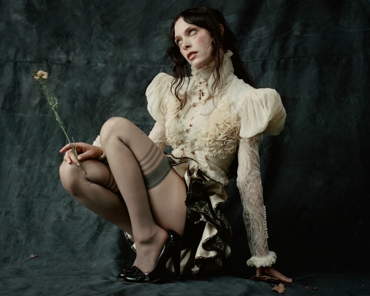 'Holly Humberstone' ส่ง 'To Love Somebody' พร้อมอัลบั้มชุดที่สอง Cruel World