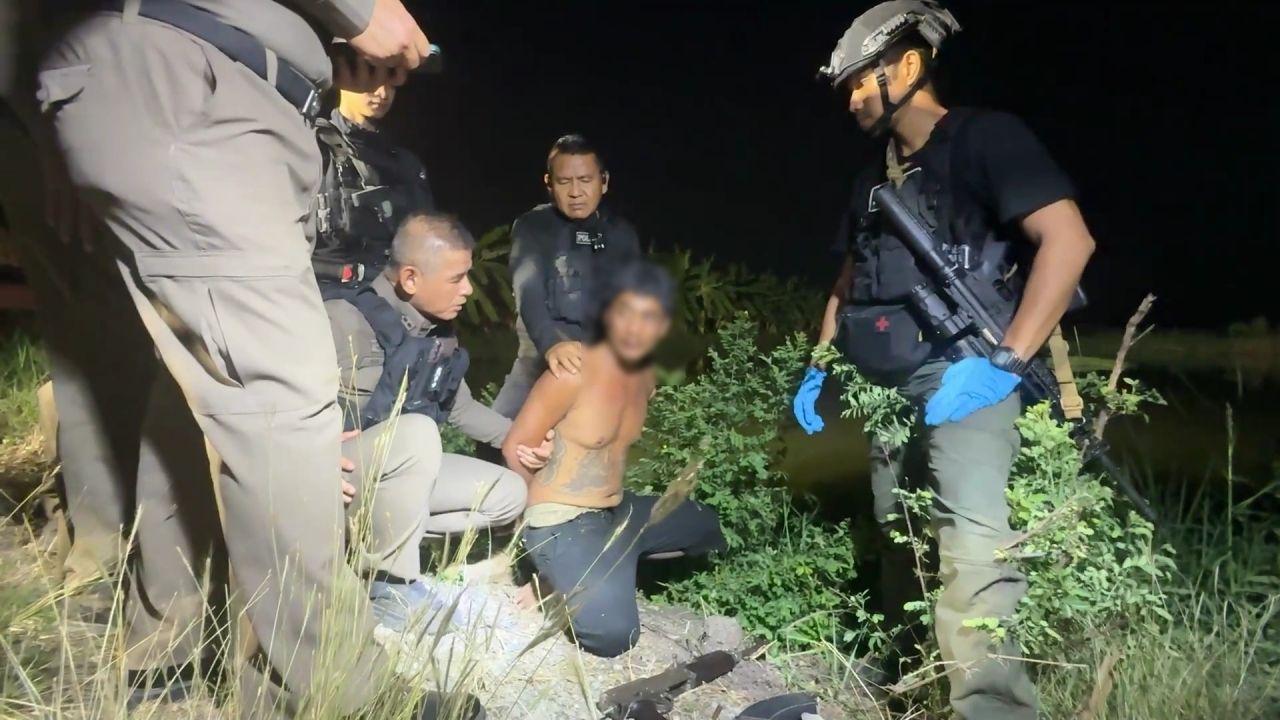 มือปืนอาก้า ยิงตำรวจทางหลวง เจ็บสาหัส ให้การวกวน โดนข้อหาหนัก 'พยายามฆ่าเจ้าพนักงาน'