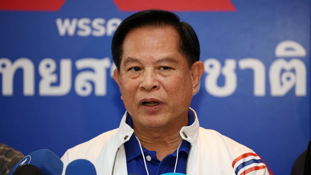 'พีระพันธุ์' จี้ รัฐบาลตรึงราคาน้ำมันอย่างน้อย 1 เดือน รับมือปิดช่องแคบฮอร์มุซ