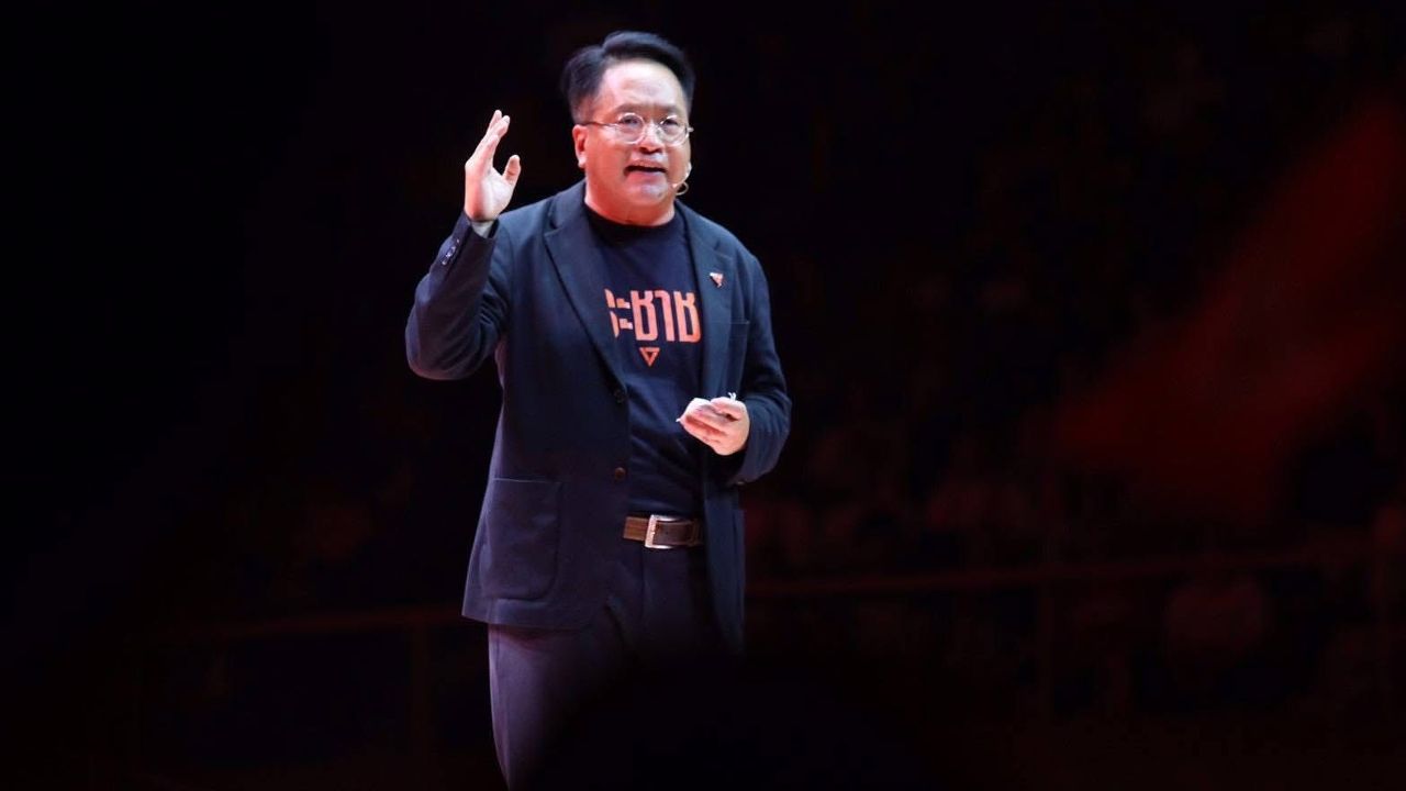 'เดชรัต' ชี้วิกฤตราคามะพร้าว มาจากโครงสร้างตลาดที่ไม่เป็นธรรม แนะใช้กฎหมายคุมล้งเถื่อน