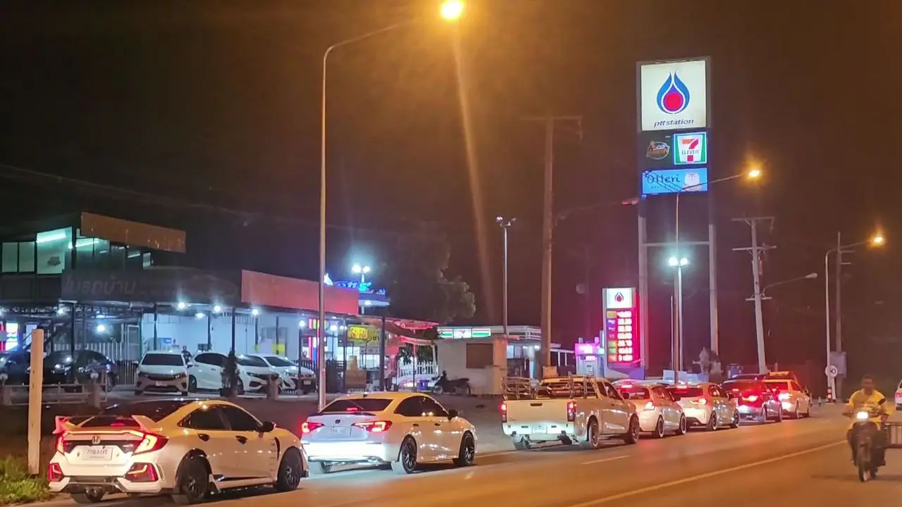 'นายกฯ อนุทิน' สั่งตรึงราคาน้ำมันดีเซล ลิตรละ 29.94 บาท เป็นเวลา 15 วัน