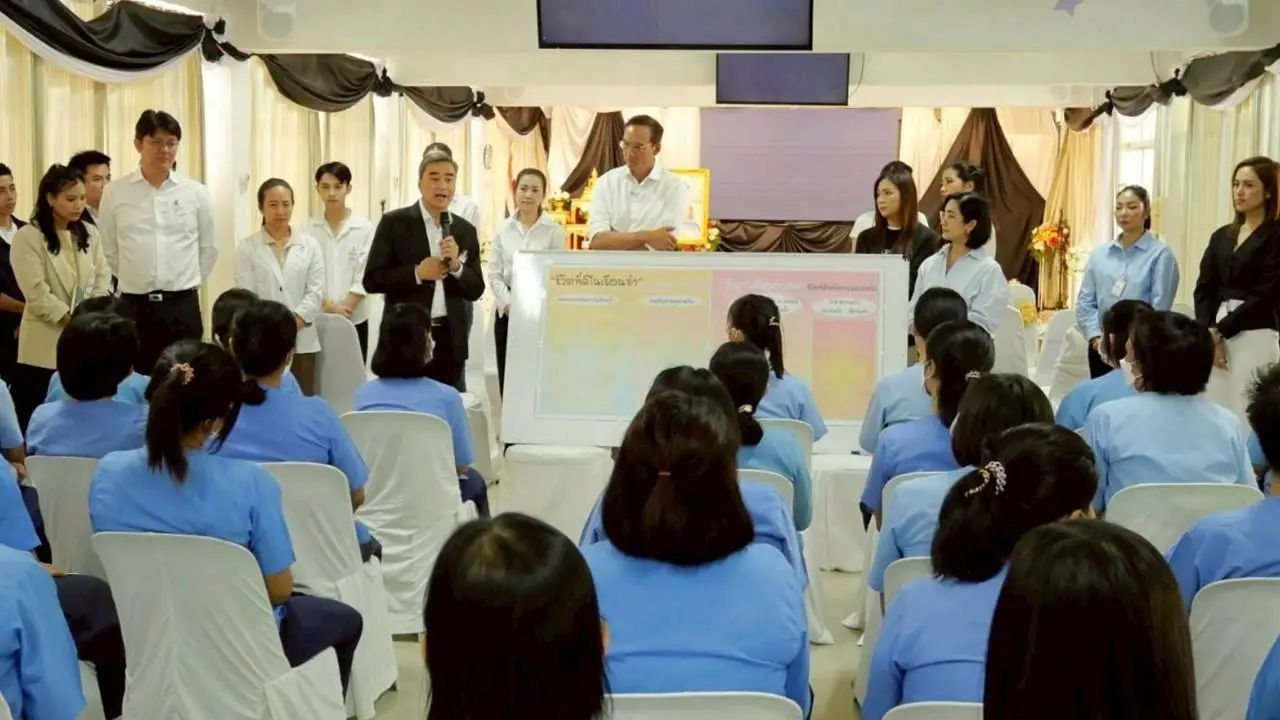 พรรคประชาธิปัตย์ปลุกพลังสตรีสากล เปิดแคมเปญ 'Hope to Her' คืนโอกาสผู้หญิงหลังกำแพง