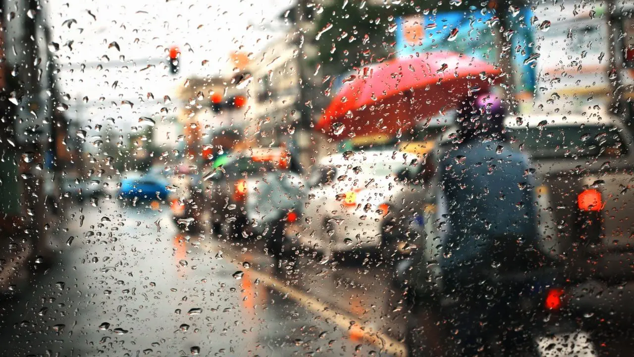 สภาพอากาศ วันนี้ 12 มี.ค. ไทยตอนบนมี 'พายุฤดูร้อน' กทม. ฝนตกหนักหลายพื้นที่