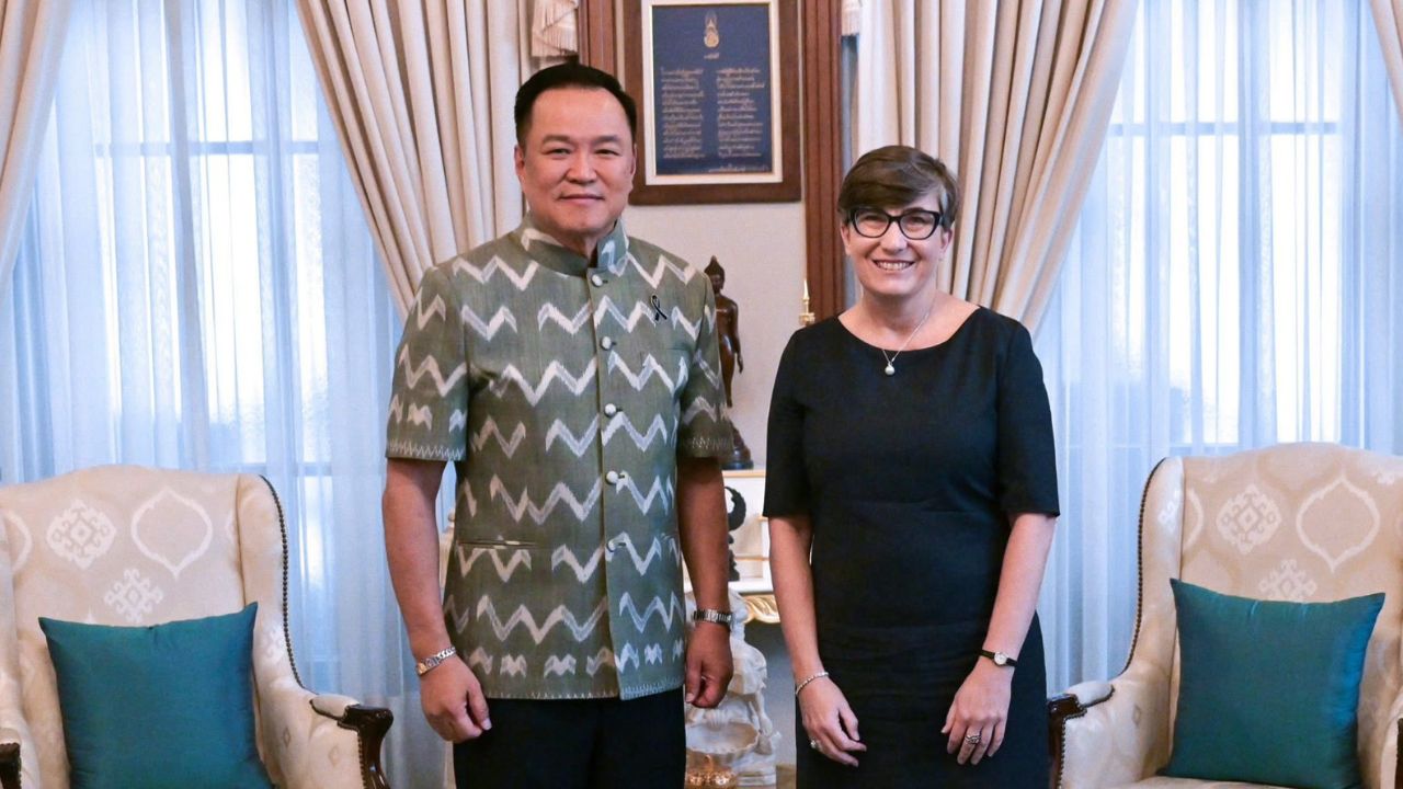 'อนุทิน' คุย 'ทูตออสเตรเลีย' คุยปัญหานำเข้านมผง ปัดหารือเรื่องน้ำมัน