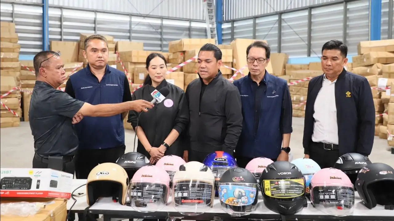 ชุด 'เต็มเหนี่ยว' บุกบางขุนเทียน ทลายคลังสินค้าเถื่อน 38 แห่ง ของกลางไร้ มอก. เพียบ