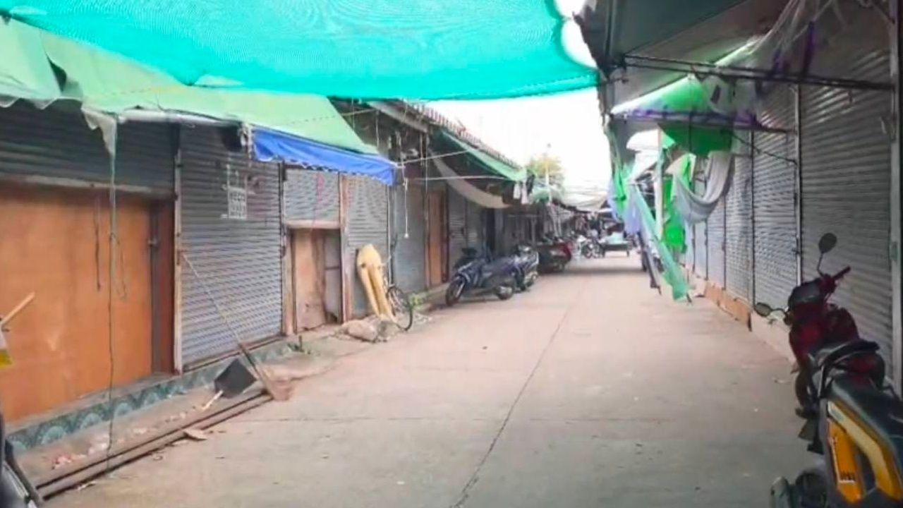 'ตลาดโรงเกลือ' เงียบเหงา พ่อค้าแม่ค้าทยอยปิดร้าน-ติดป้ายเซ้งเพียบ