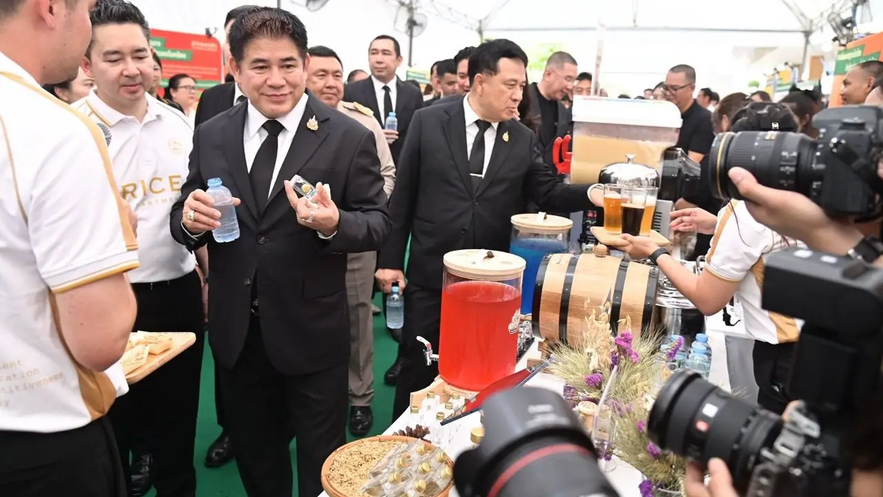 'ธรรมนัส' ฝากข้าราชการกรมข้าว คิดถึงชาวนาเป็นหลัก เดินหน้าพัฒนาข้าวไทยทั้งระบบ