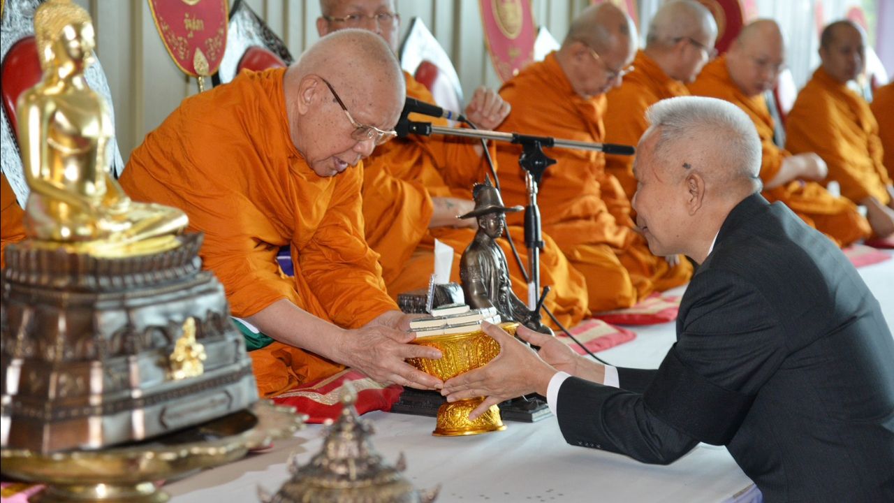 'โสภณ' ขนเกจิดังทำบุญสภาฯ ควักกระเป๋าตัวเองหวั่นดราม่างบฯ หลวง