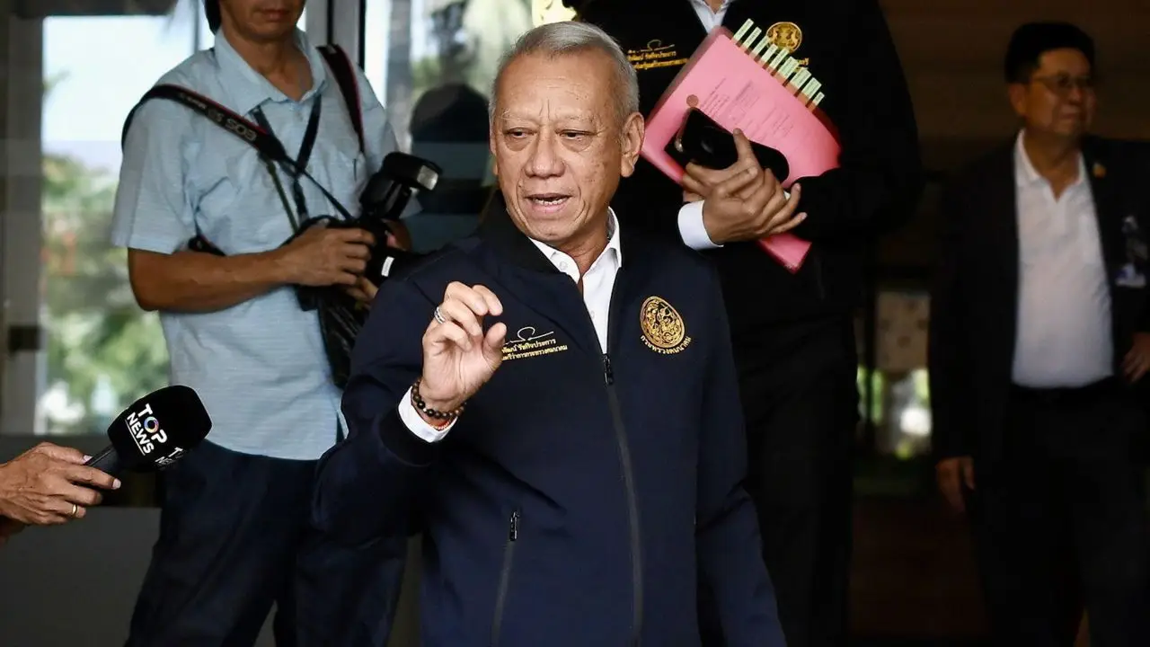 'พิพัฒน์' จับพิรุธน้ำมันหายอาจลักลอบส่งทางเรือ โรงกลั่นผลิตทุกวัน แต่หน้าคลังไม่มีจ่าย