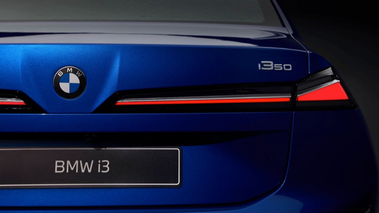 เปิดตัวแล้ว BMW i3 ส่องความหล่อ มอเตอร์คู่ แบต 108 kWh วิ่งไกล 900 กิโลเมตร