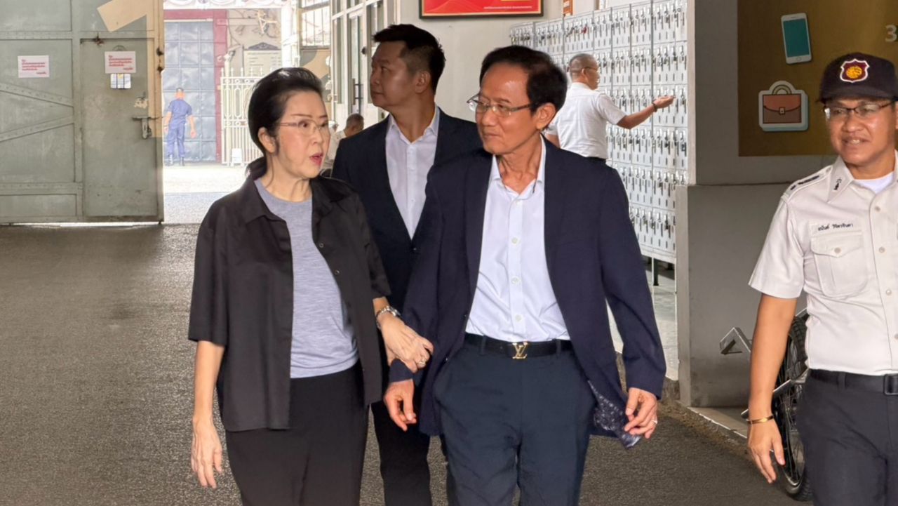 'สมชาย' เยี่ยม 'ทักษิณ' ฝากชม 'ยศชนัน' เรียนรู้เร็ว พร้อมทำงานการเมืองในอนาคต