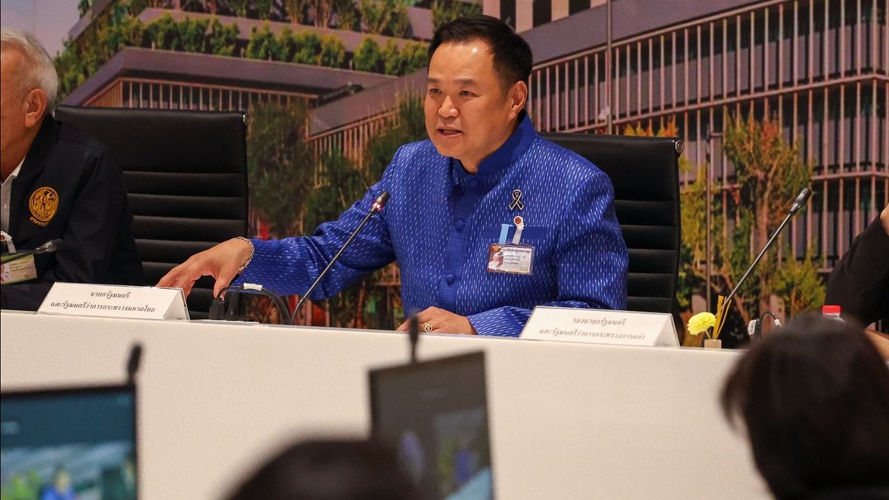 'อนุทิน' จี้ ขนส่ง-จ๊อบเบอร์ โชว์สัญญาซื้อน้ำมัน หลังปริมาณลดอย่างมีนัยสำคัญ