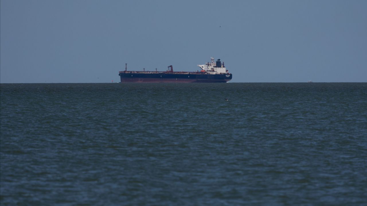 ขุนคลังสหรัฐฯ เผย อาจผ่อนคลายคว่ำบาตรน้ำมันอิหร่าน หลังราคาพุ่ง