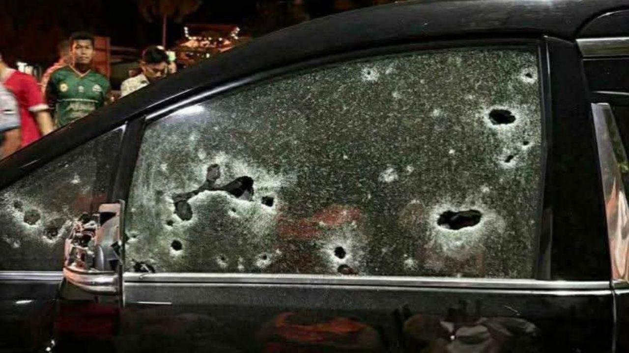 เปิดพฤติการณ์คนร้าย ลอบยิงรถ 'สส.กมลศักดิ์' ใช้กระบะดักซุ่ม ก่อเหตุกลางดึก