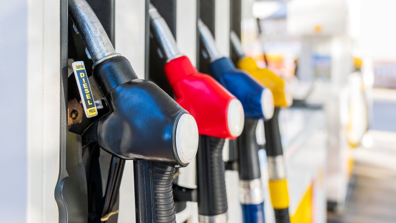 ราคาน้ำมันพรุ่งนี้ 21 มีนาคม 2569 เช็กราคาแต่ละปั๊ม 'ดีเซล-โซฮอล์' ลิตรละกี่บาท