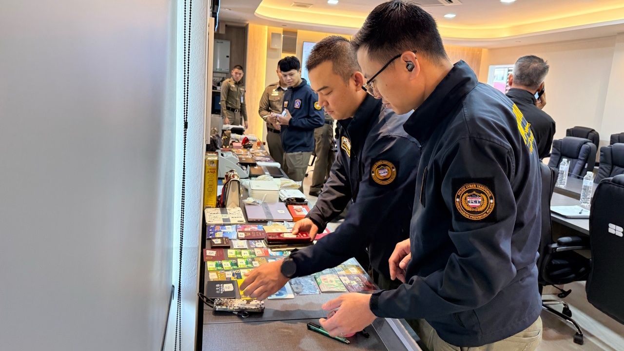 บุกทลายรังจีนเทา 'แก๊งคอลเซนเตอร์' หลอกตุ๋นเหยื่อ ยึดทรัพย์สินรวม 14 ล้านบาท