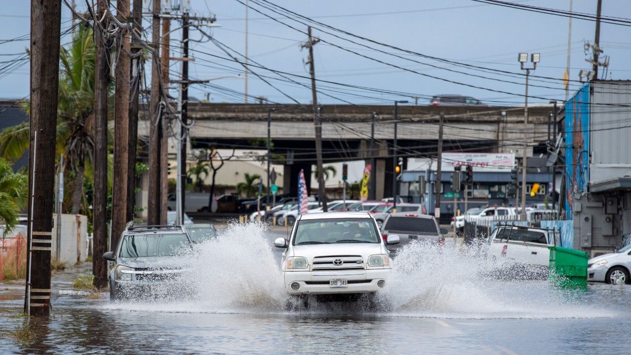 ฝนถล่มฮาวาย น้ำทะลักเสี่ยงเขื่อนแตก สั่งอพยพประชาชนด่วนกว่า 4,000 ชีวิต