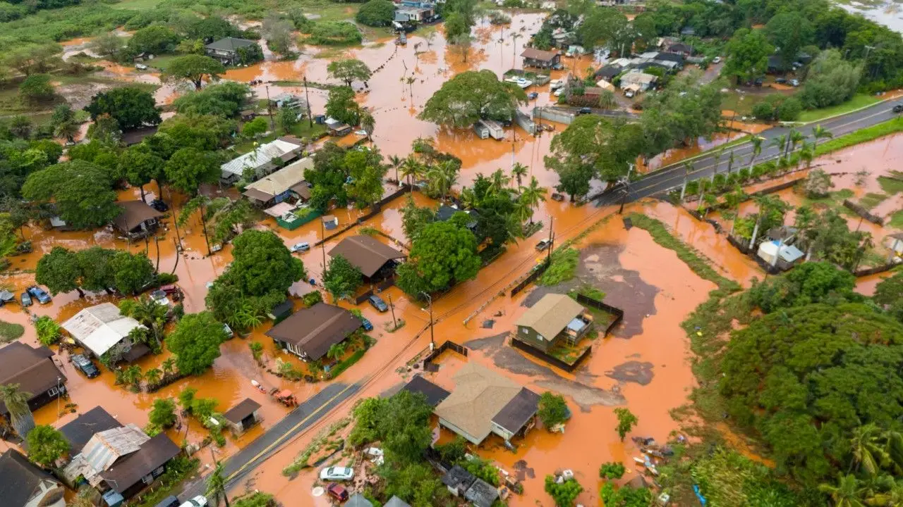ฮาวายอ่วม เผชิญน้ำท่วมใหญ่สุดรอบ 20 ปี ต้องอพยพคนครึ่งหมื่น
