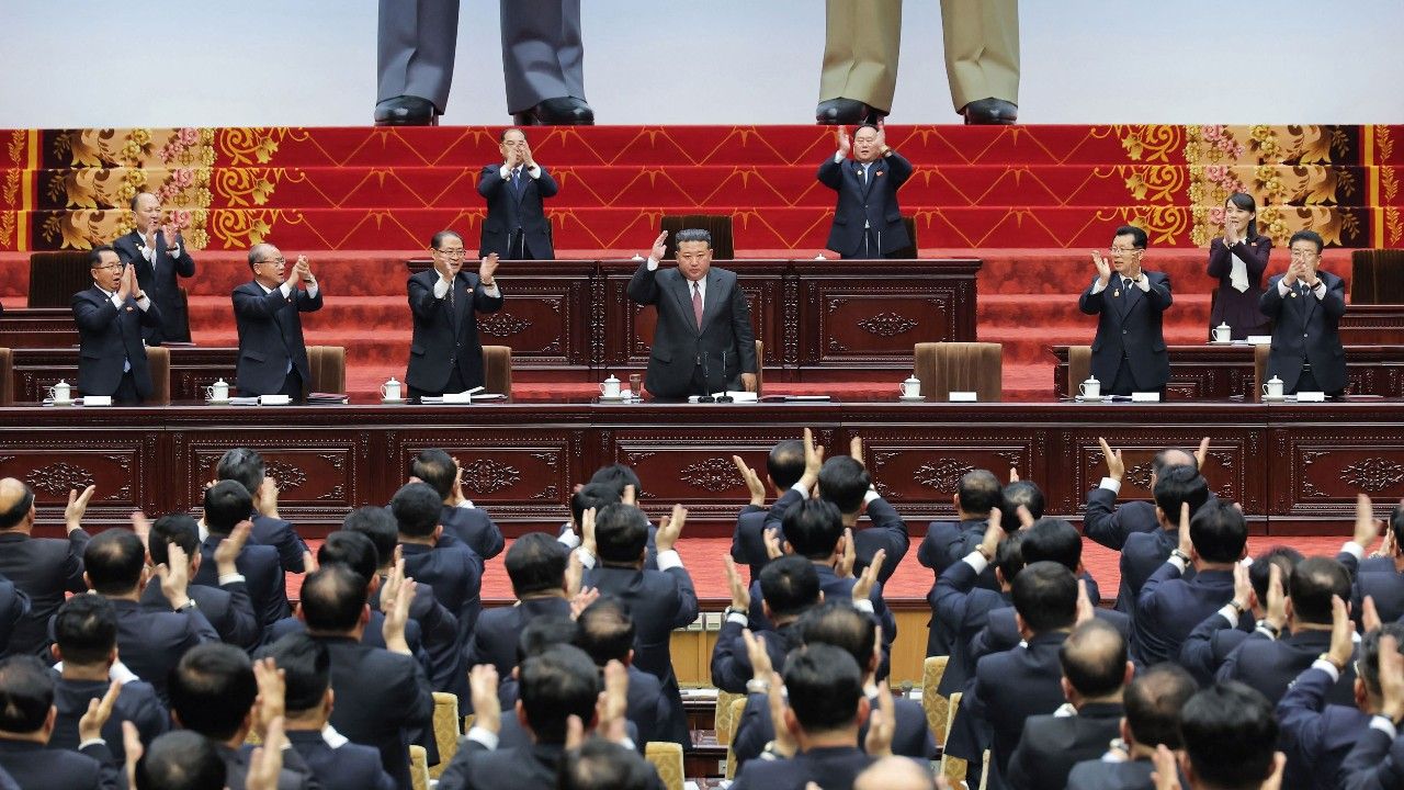 'คิม จองอึน' ได้รับเลือกให้นั่งเก้าอี้ผู้นำสูงสุดสมัยที่ 3 จับตาปรับทีมอำนาจ-แก้รธน.