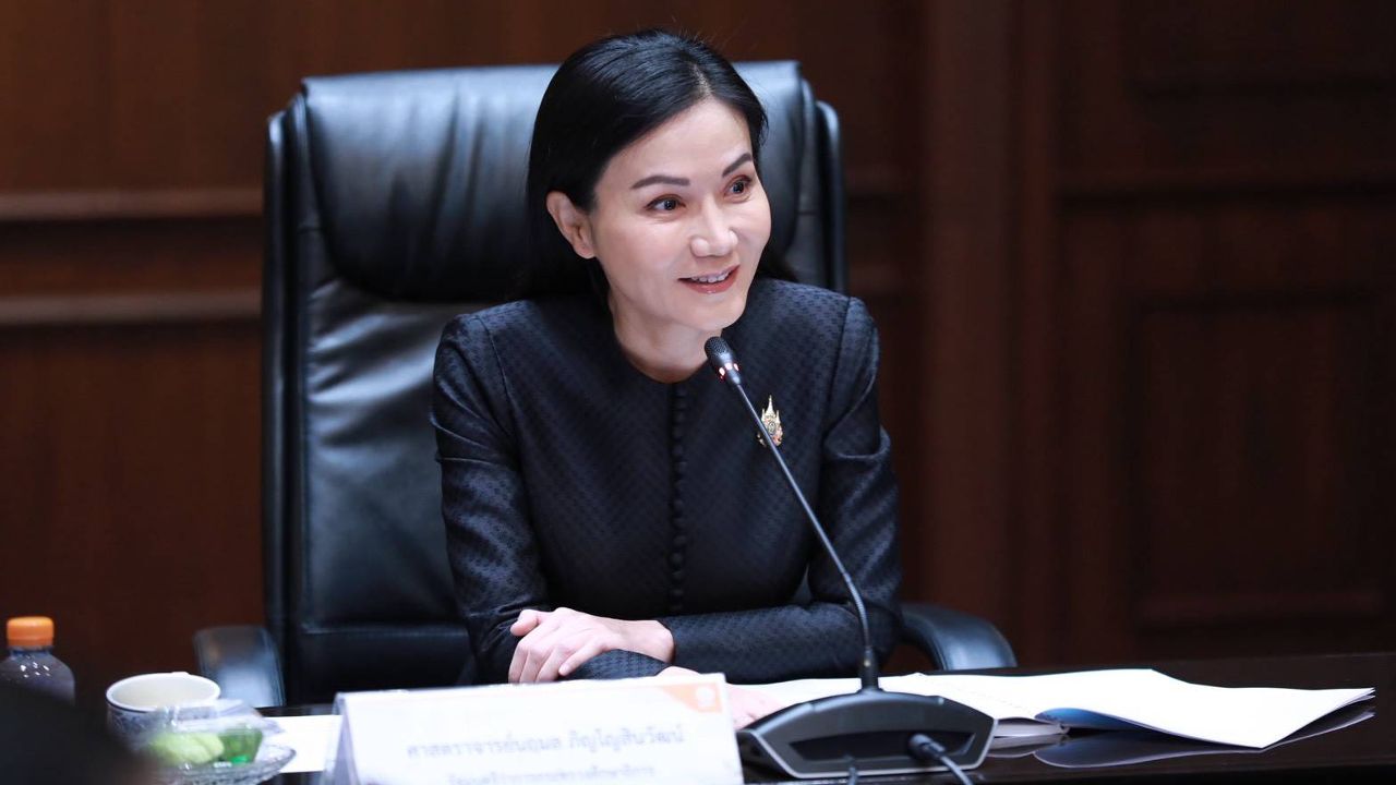 'นฤมล' ถกประชุมคุรุสภา เห็นชอบรับรอง 37 หลักสูตร 11 สถาบัน