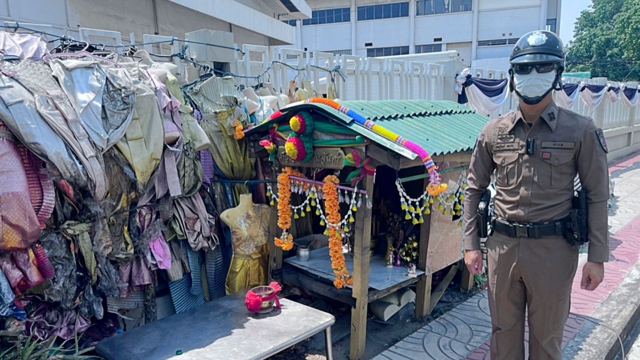 ตร.รับแจ้งเหตุ 'เด็กวิ่งเล่น' ริมถนน พอไปถึงกลับเงียบกริบ โซเชียลแห่คอมเมนต์