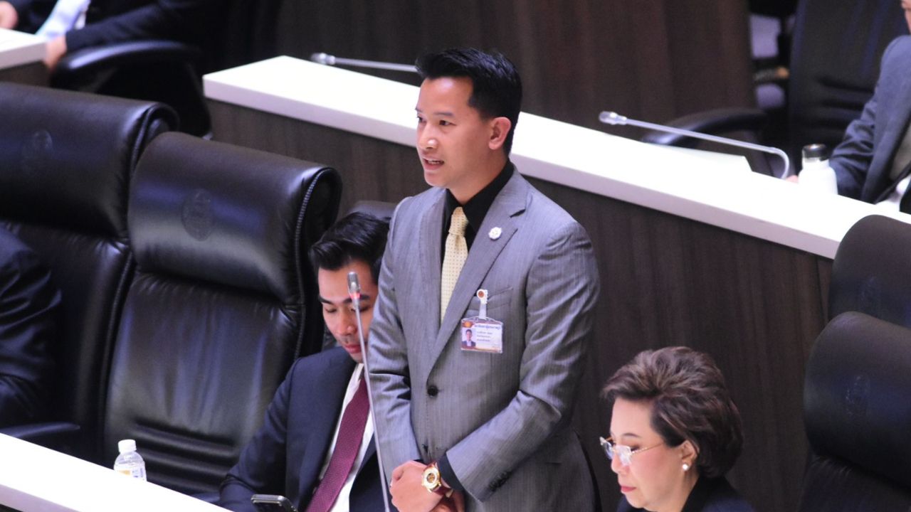 'สิรภพ' ซัดรัฐบาลเหมือนปล้นประชาชน ขึ้นราคาน้ำมันกลางดึก 6 บาท/ลิตร