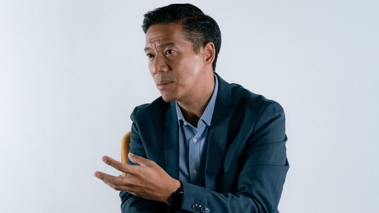 'กัณวีร์' ซัดแรงรัฐบาล ไม่รู้จักการแก้ ทำงานแบบกำปั้นทุบดิน หลังแอบขึ้นราคาน้ำมันลิตรละ 6 บาท