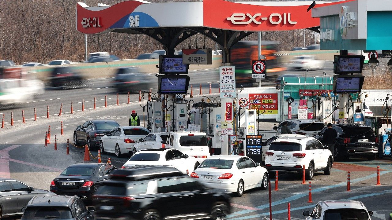 เกาหลีใต้ไฟเขียวนำเข้าน้ำมันรัสเซีย หลังสหรัฐผ่อนคว่ำบาตร หวังคุมวิกฤตราคาพลังงาน