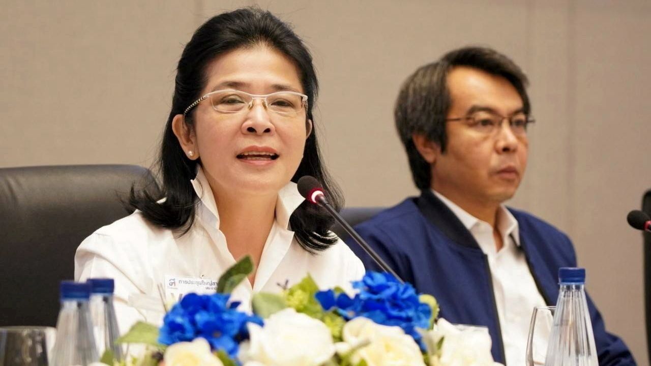 'สุดารัตน์' สงสัยขึ้นราคาเพื่อ 'ปิดจ๊อบ' ให้ขบวนการกักตุนน้ำมันหรือไม่