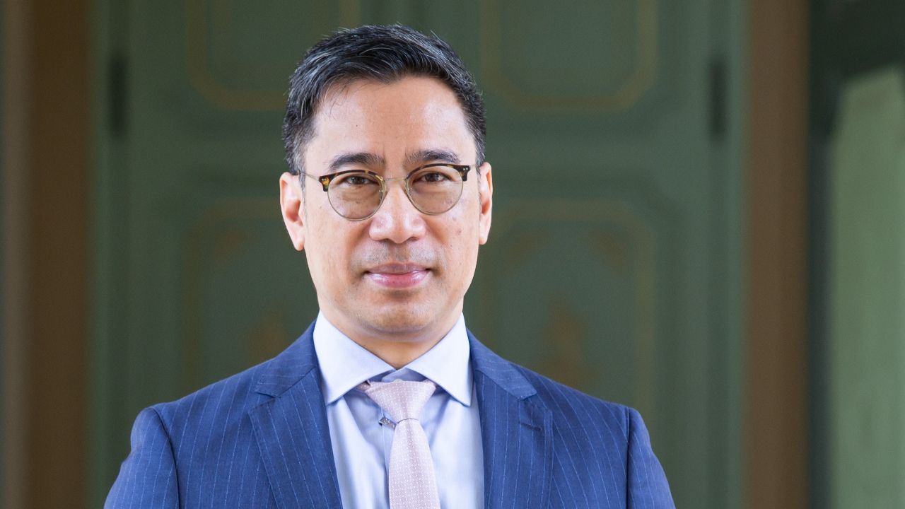 โปรดเกล้าฯ แต่งตั้ง 'เศรษฐพุฒิ สุทธิวาทนฤพุฒิ' อดีตผู้ว่าการแบงก์ชาติ เป็น 'องคมนตรี'