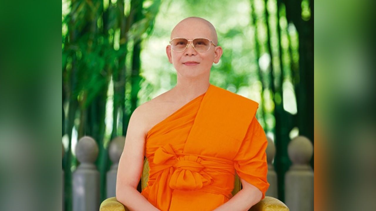 ประวัติ 'พระธัมมชโย' อดีตเจ้าอาวาสวัดธรรมกาย ผู้ก่อตั้งช่องทีวีธรรมะ DMC