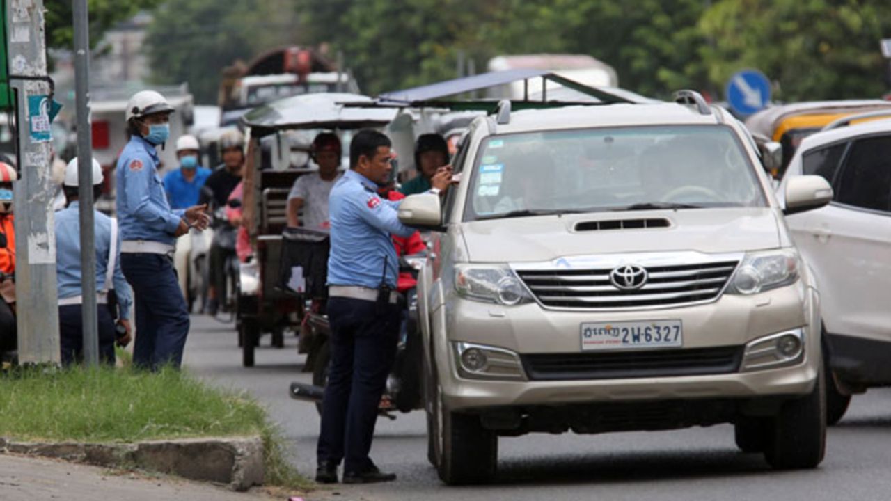 กัมพูชาระงับค่าปรับจราจรชั่วคราว บรรเทาภาระประชาชนหลังราคาน้ำมันพุ่ง