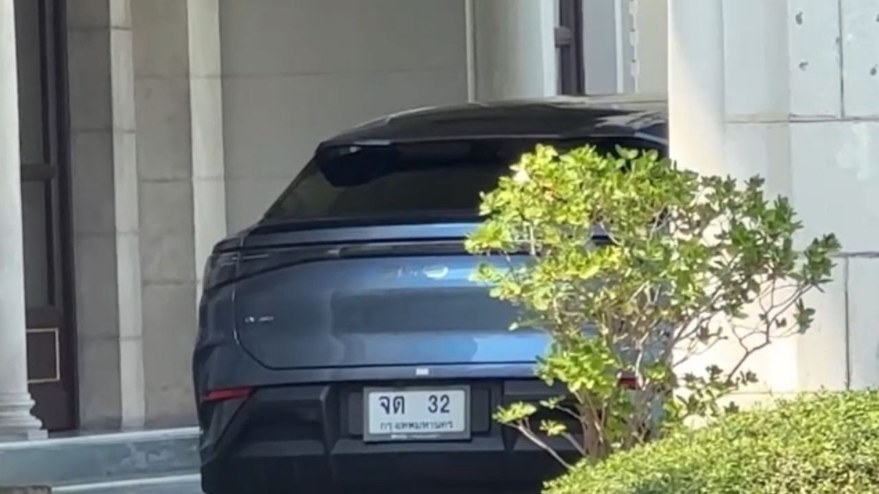 'อนุทิน' เข้าทำเนียบฯ ประชุมคอนเฟอเรนซ์ผู้ว่าฯ ทั่วประเทศ รถไฟฟ้าเปลี่ยนป้ายขาวแล้ว