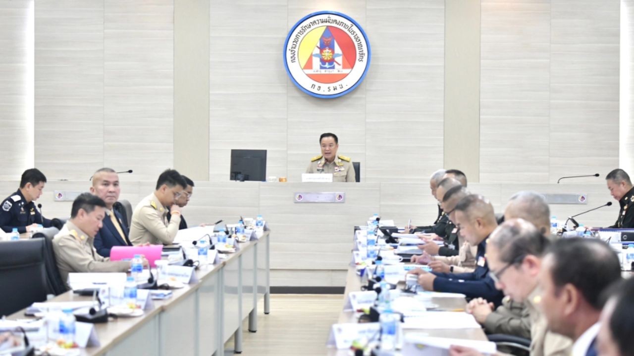 'อนุทิน' สั่ง กอ.รมน. ขันน็อต 3 ระยะ บี้โรงกลั่น-ด่านชายแดน สกัดลักลอบส่งออกน้ำมันเถื่อน