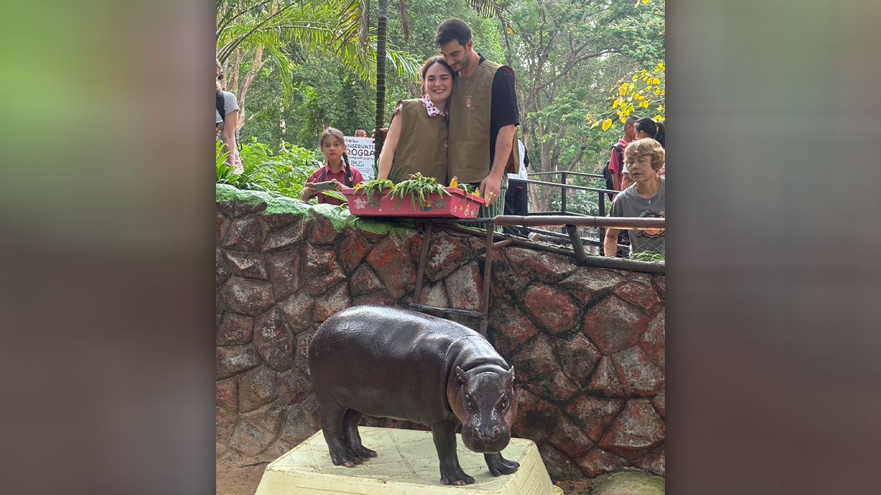 คู่รักชาวอิตาลี บินลัดฟ้าเซอร์ไพรส์ขอแต่งงาน มีซุปตาร์ 'หมูเด้ง' เป็นพยานรัก