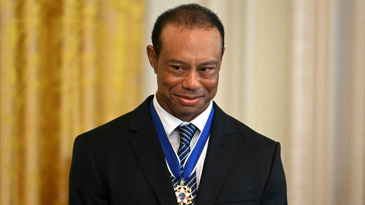 'ไทเกอร์ วูดส์' โดนข้อหาเมาแล้วขับ หลังรถพลิกคว่ำในฟลอริดา ปฏิเสธตรวจปัสสาวะ