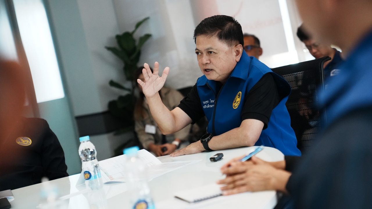 'อธิบดีปกครอง' ตรวจคลังน้ำมันลำลูกกา ส่งผู้ตรวจ - ปลัดจังหวัด ปูพรมตรวจเข้มคลังน้ำมัน