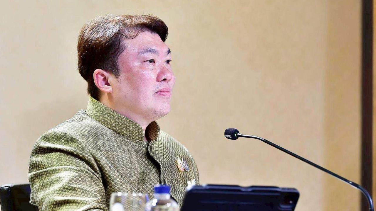 'สิริพงศ์' ซัด 'พีระพันธุ์' เก่งแต่วิจารณ์ ผลงานอยู่ไหน ยันพาณิชย์แทรกแซงราคาน้ำมันไม่ได้