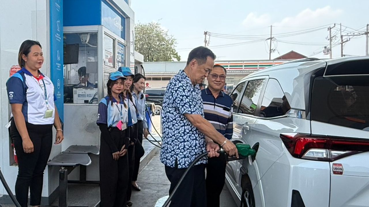 'อนุทิน' เช่ารถ สุ่มตรวจปั๊มน้ำมัน จ.นครพนม ขอทุกคนช่วยกันประหยัดพลังงาน