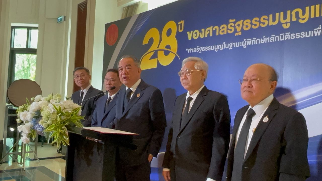 ศาล รธน.ขยายเวลาคดี 'บาร์โค้ดบัตรเลือกตั้ง' อีก 15 วัน ไม่หวั่นกระแสวิจารณ์