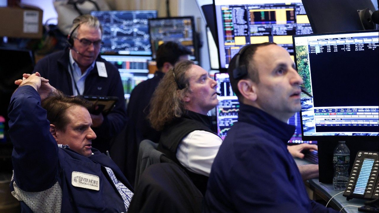 น้ำมันดิบโลกร่วงต่ำกว่า 95 ดอลลาร์ต่อบาร์เรล หุ้นดาวโจนส์พุ่งกว่า 1,100 จุด หลังดีลหยุดยิงอิหร่าน